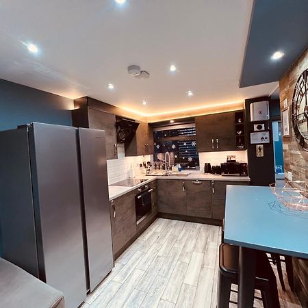 Modern Suites -5 Bedroom House- With Free Parking Birmingham City エクステリア 写真