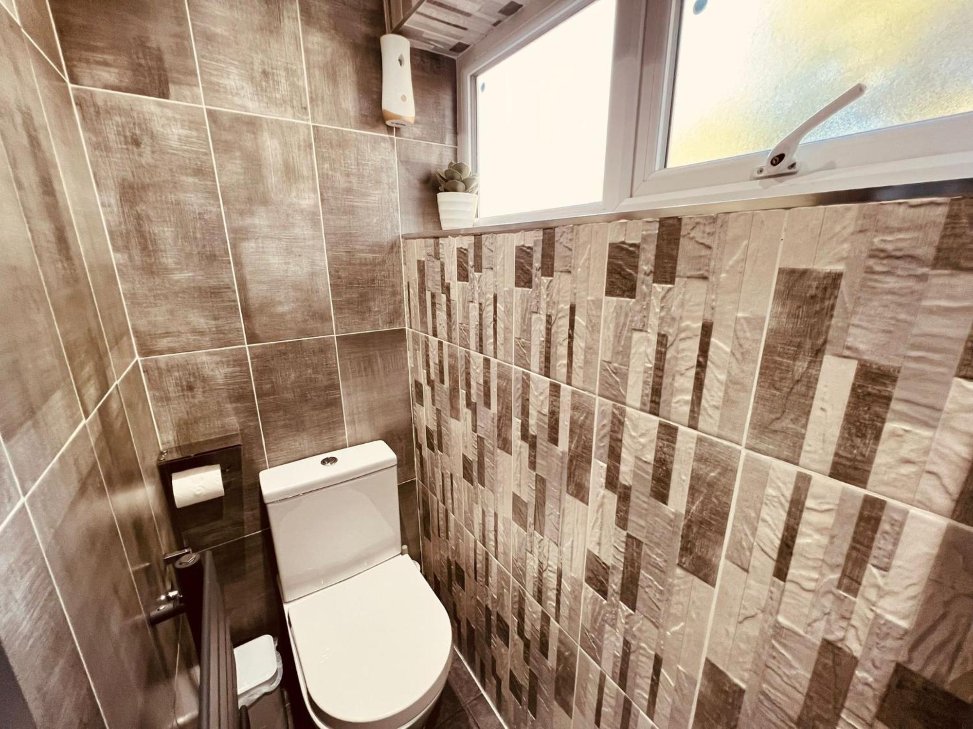 Modern Suites -5 Bedroom House- With Free Parking Birmingham City エクステリア 写真
