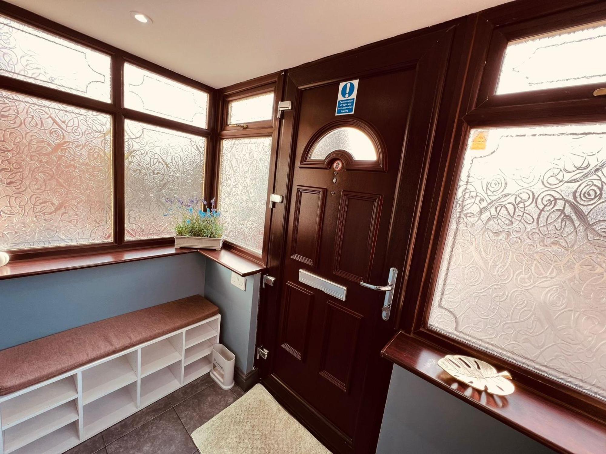 Modern Suites -5 Bedroom House- With Free Parking Birmingham City エクステリア 写真
