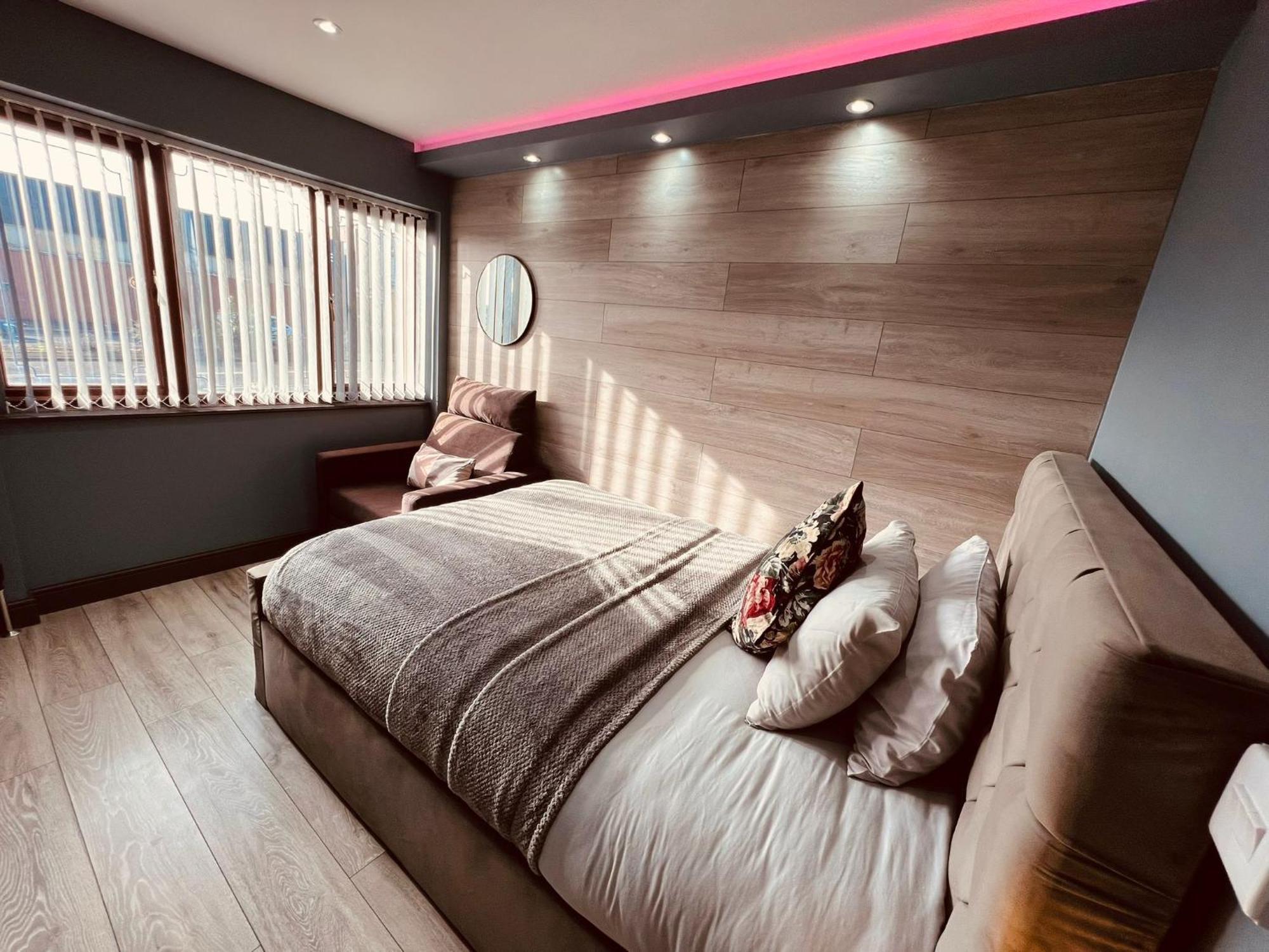 Modern Suites -5 Bedroom House- With Free Parking Birmingham City エクステリア 写真
