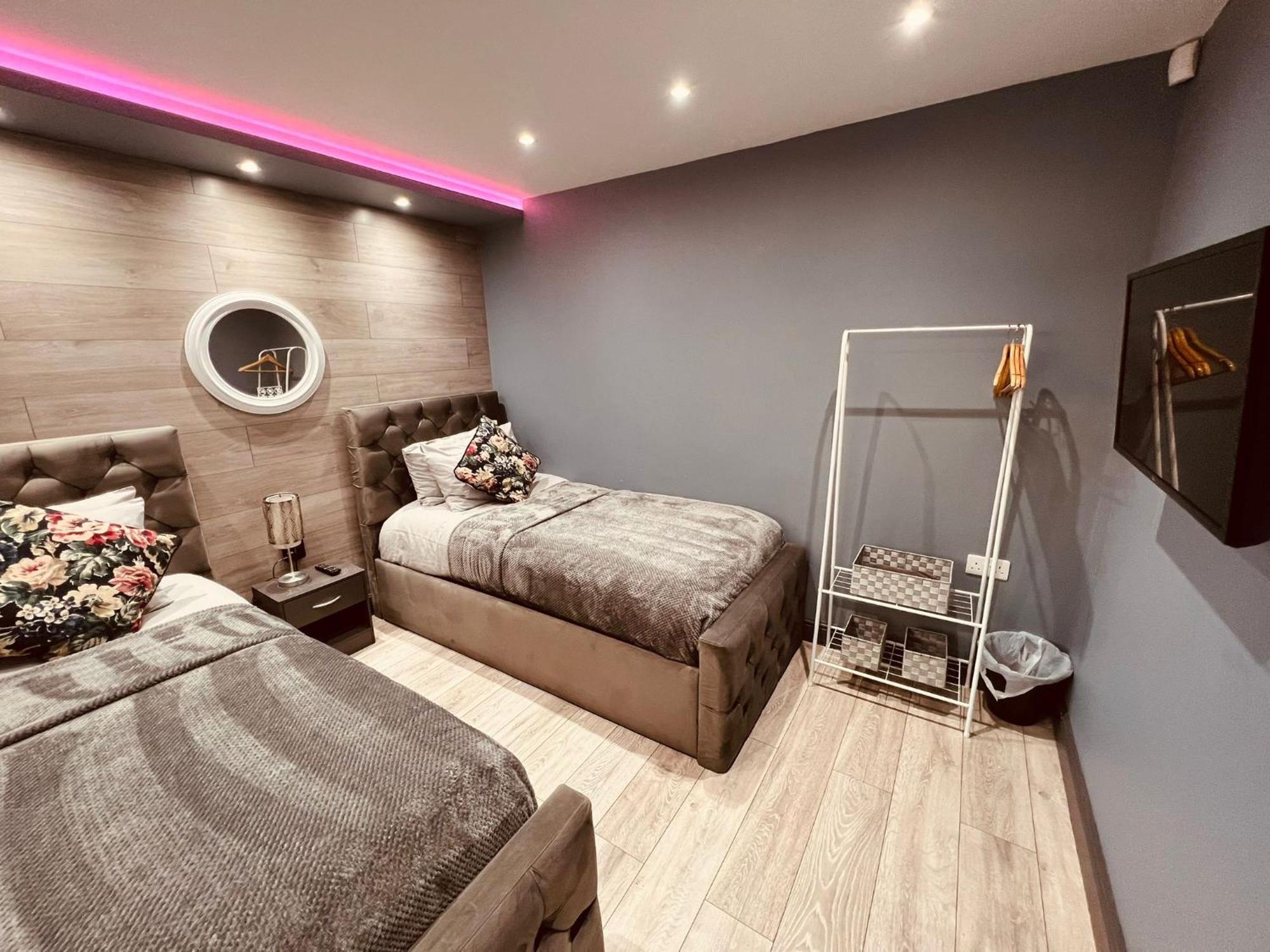 Modern Suites -5 Bedroom House- With Free Parking Birmingham City エクステリア 写真