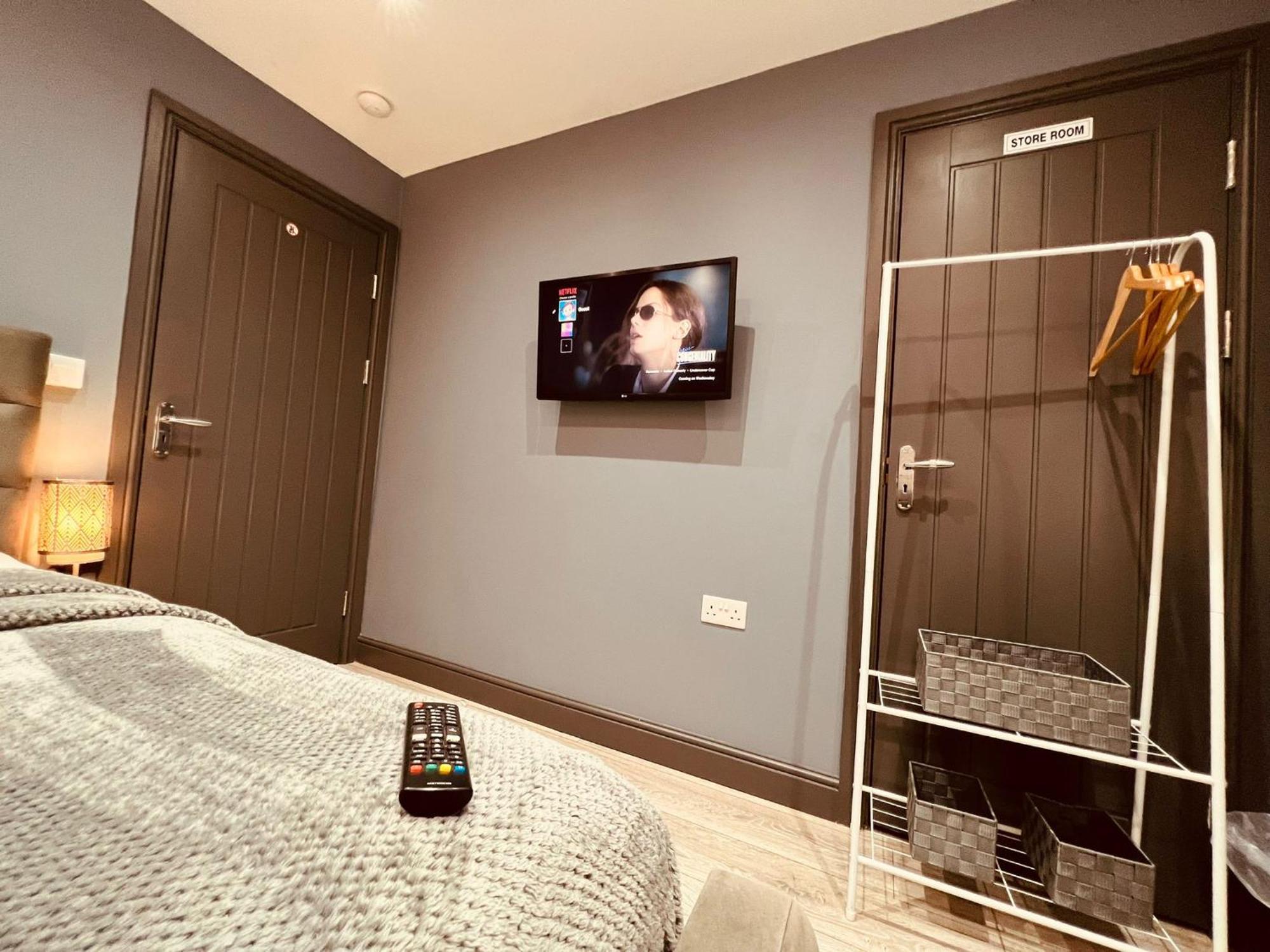 Modern Suites -5 Bedroom House- With Free Parking Birmingham City エクステリア 写真