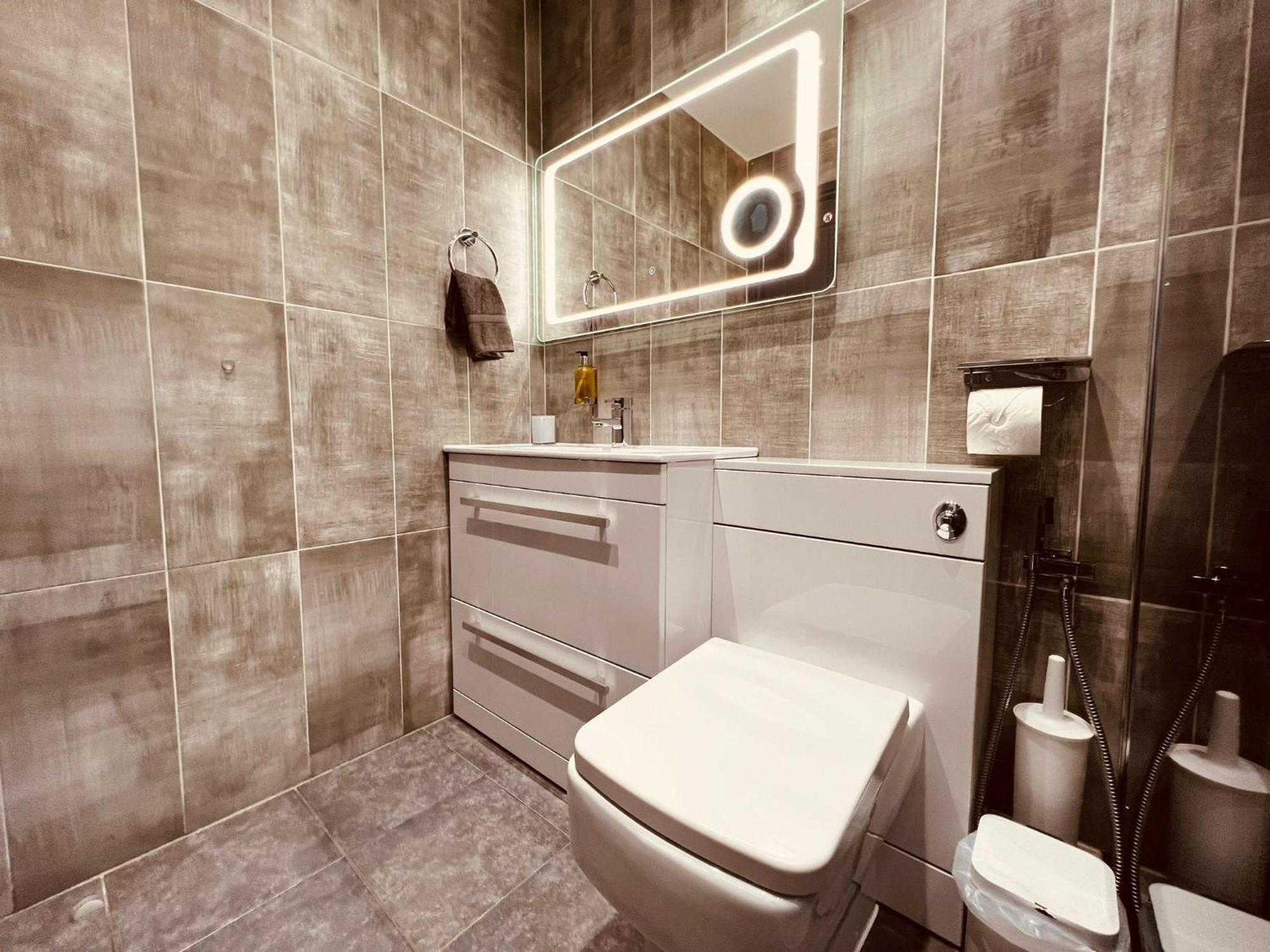 Modern Suites -5 Bedroom House- With Free Parking Birmingham City エクステリア 写真