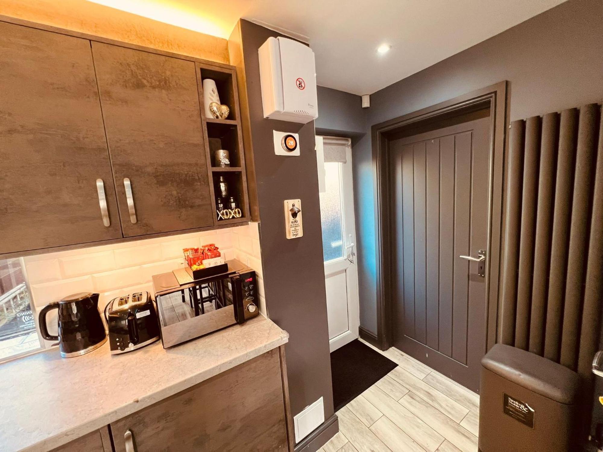 Modern Suites -5 Bedroom House- With Free Parking Birmingham City エクステリア 写真