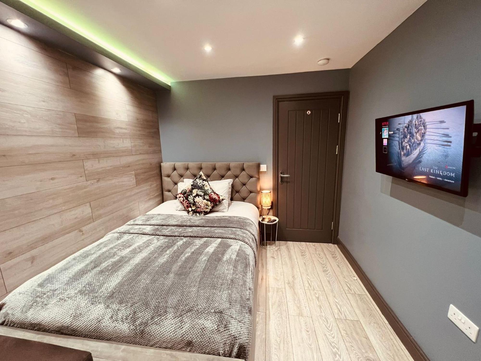 Modern Suites -5 Bedroom House- With Free Parking Birmingham City エクステリア 写真