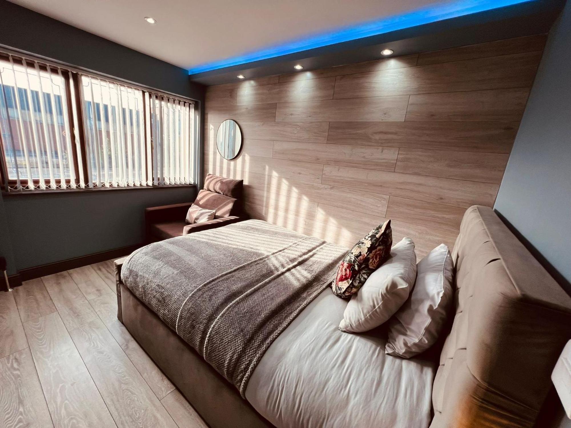 Modern Suites -5 Bedroom House- With Free Parking Birmingham City エクステリア 写真