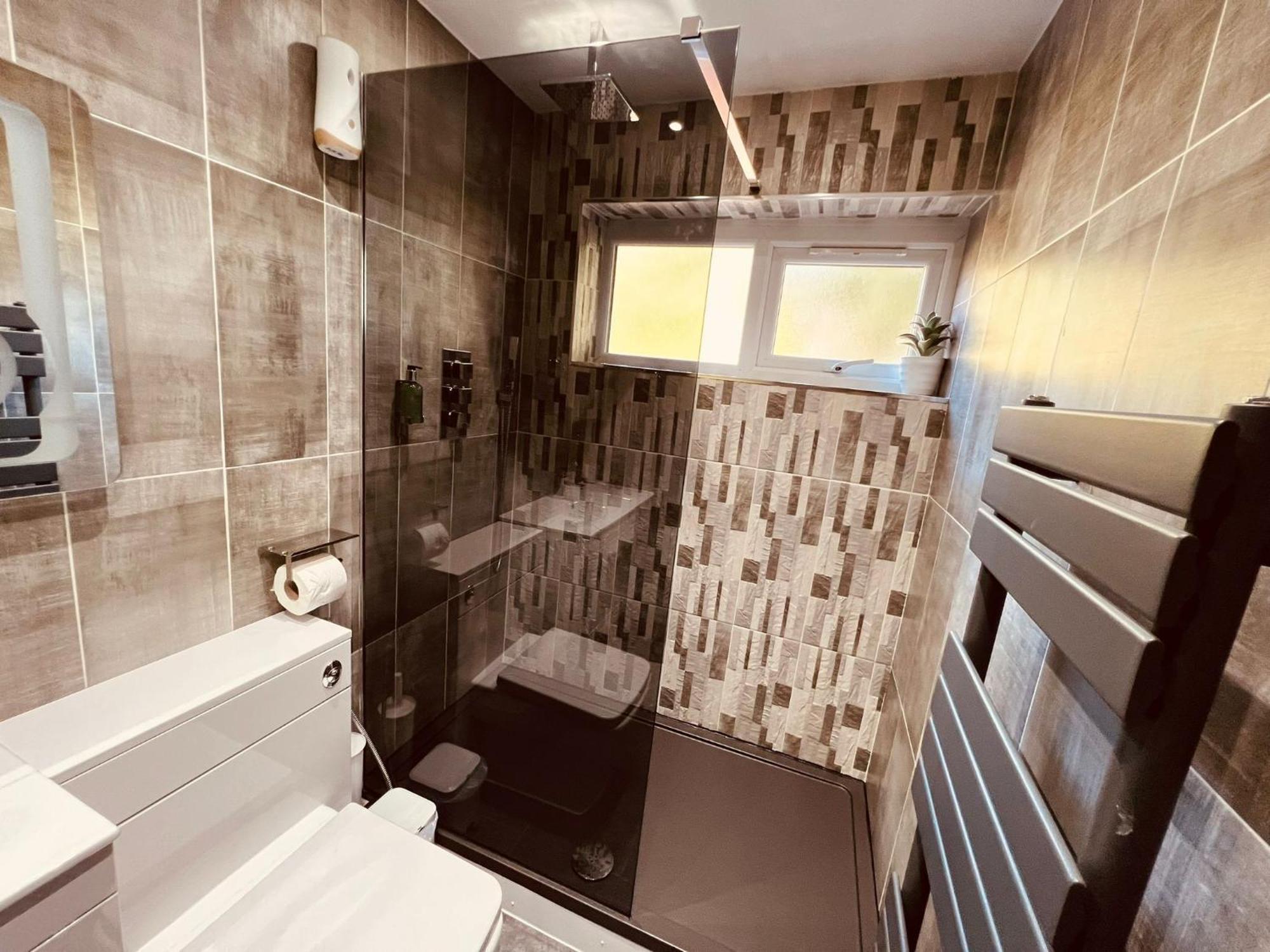 Modern Suites -5 Bedroom House- With Free Parking Birmingham City エクステリア 写真