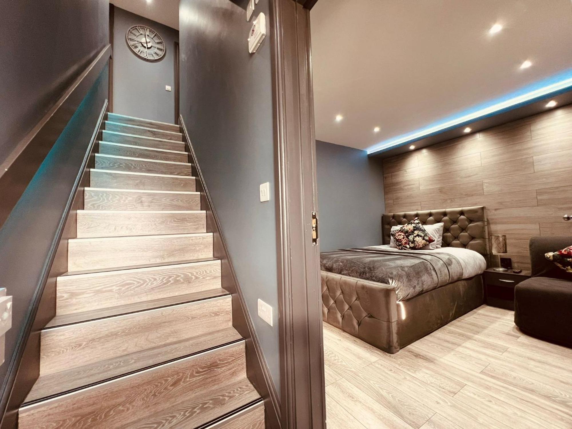 Modern Suites -5 Bedroom House- With Free Parking Birmingham City エクステリア 写真