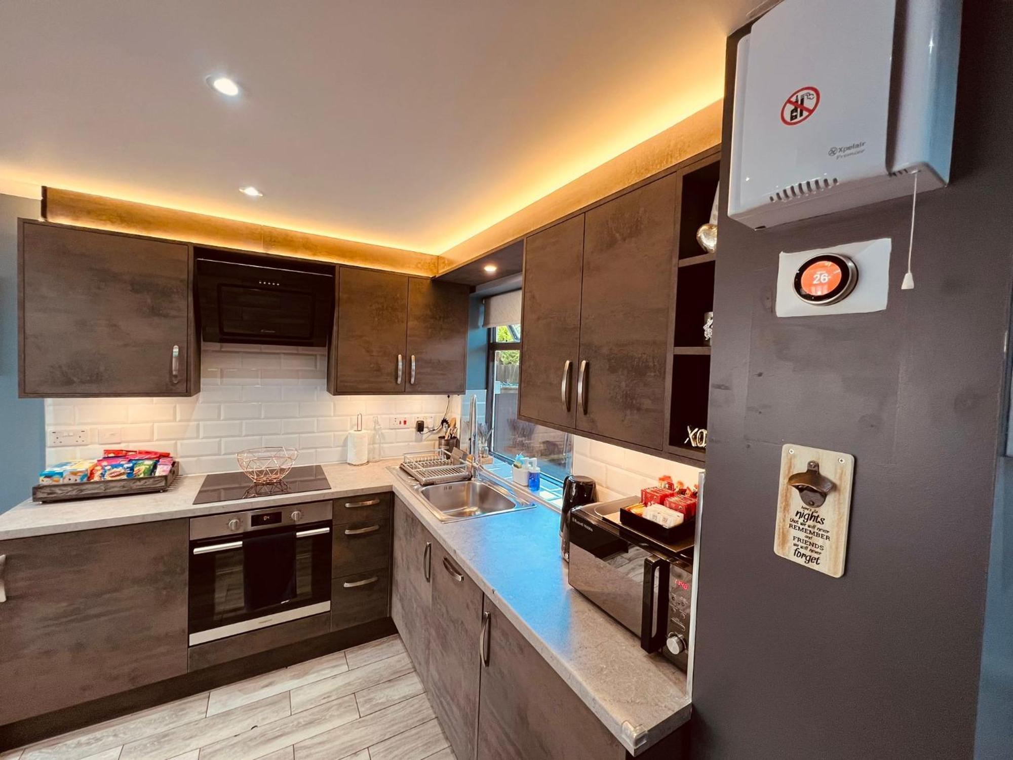 Modern Suites -5 Bedroom House- With Free Parking Birmingham City エクステリア 写真