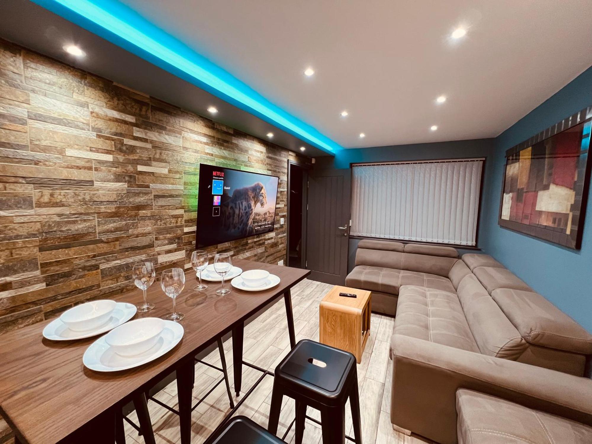 Modern Suites -5 Bedroom House- With Free Parking Birmingham City エクステリア 写真