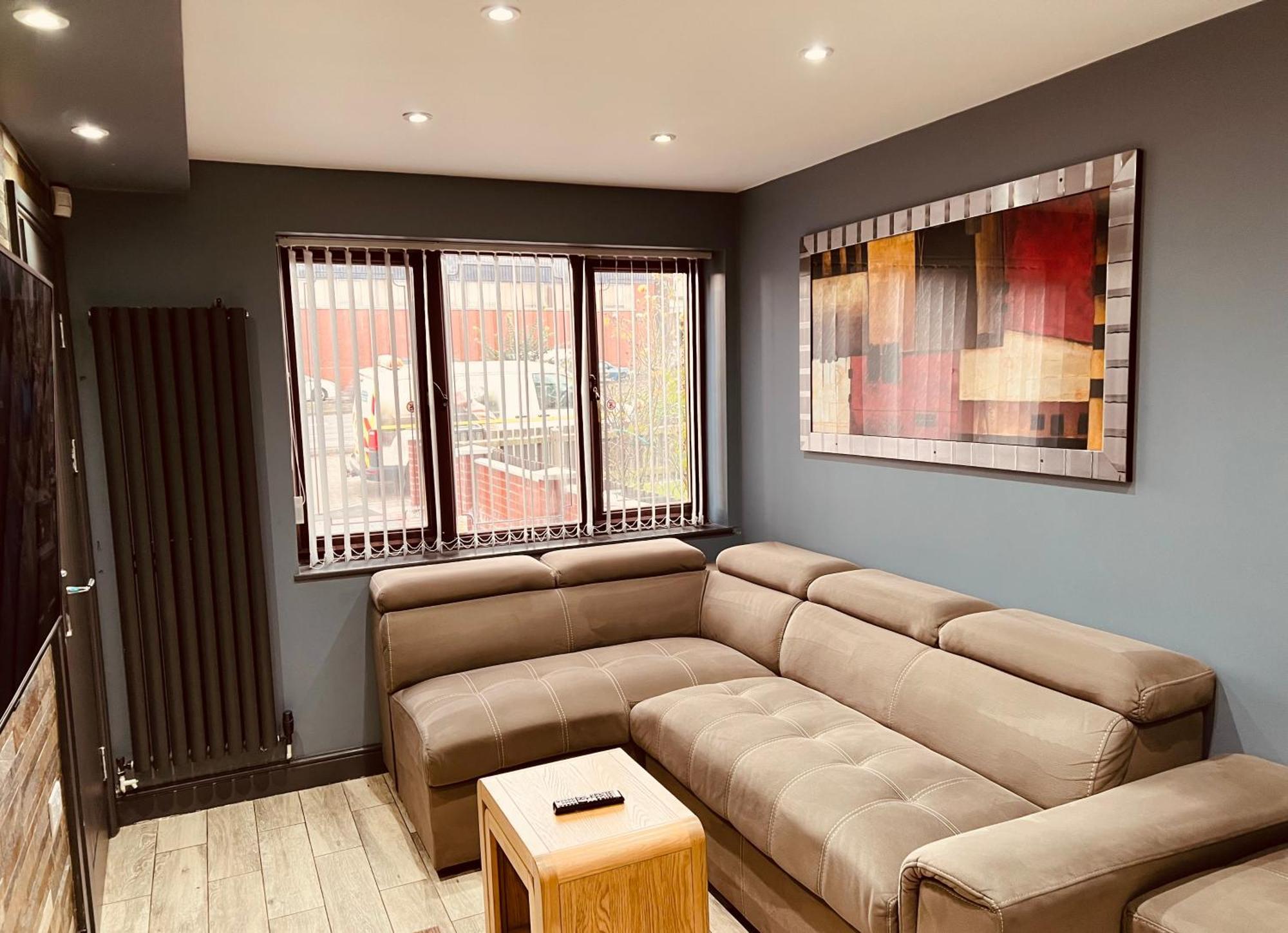 Modern Suites -5 Bedroom House- With Free Parking Birmingham City エクステリア 写真