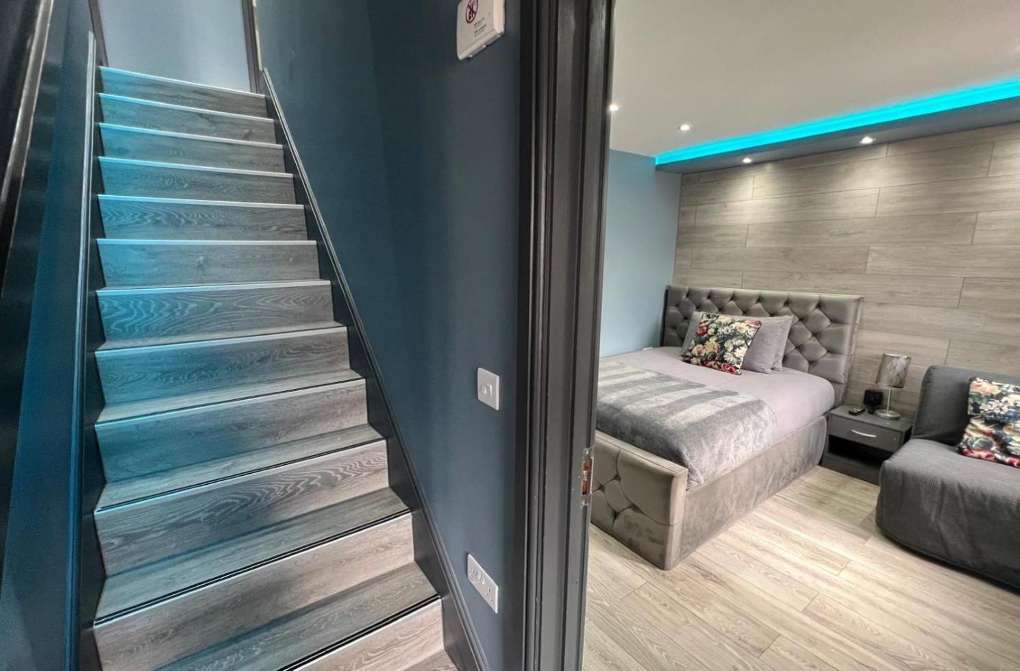 Modern Suites -5 Bedroom House- With Free Parking Birmingham City エクステリア 写真