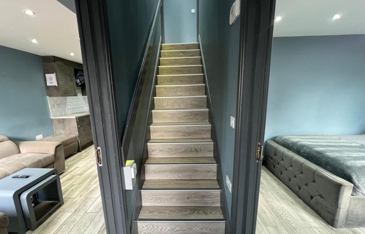 Modern Suites -5 Bedroom House- With Free Parking Birmingham City エクステリア 写真