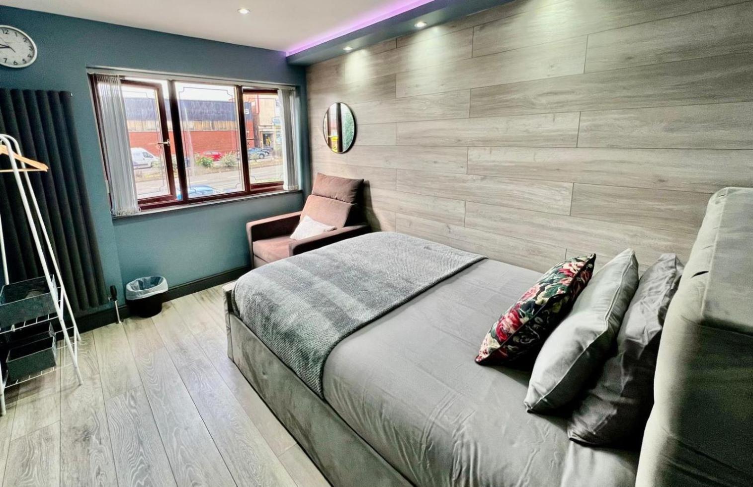 Modern Suites -5 Bedroom House- With Free Parking Birmingham City エクステリア 写真
