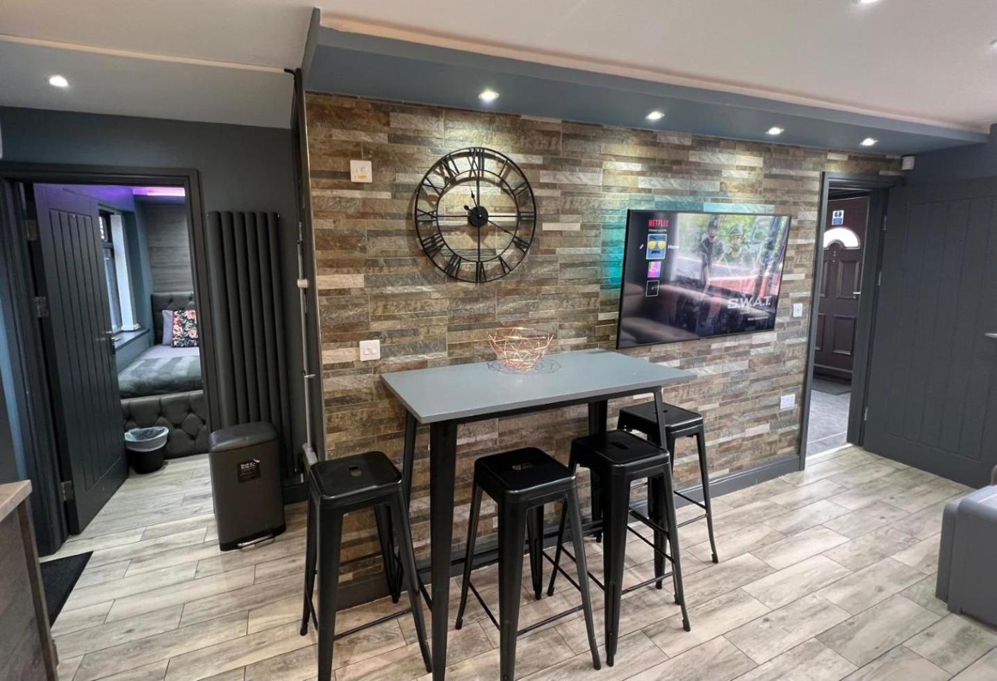 Modern Suites -5 Bedroom House- With Free Parking Birmingham City エクステリア 写真