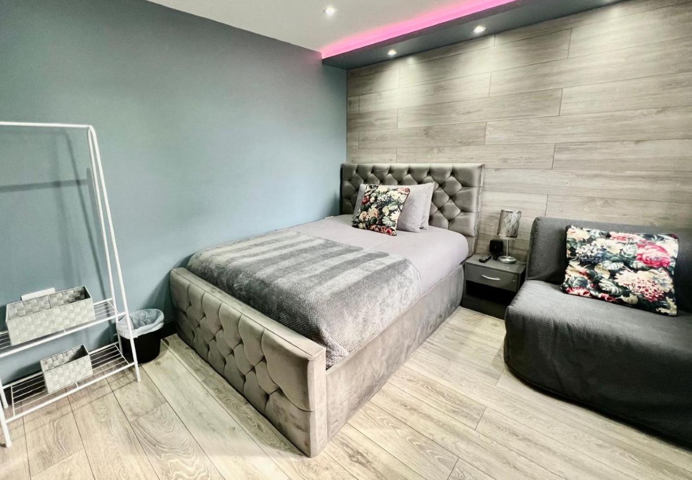 Modern Suites -5 Bedroom House- With Free Parking Birmingham City エクステリア 写真
