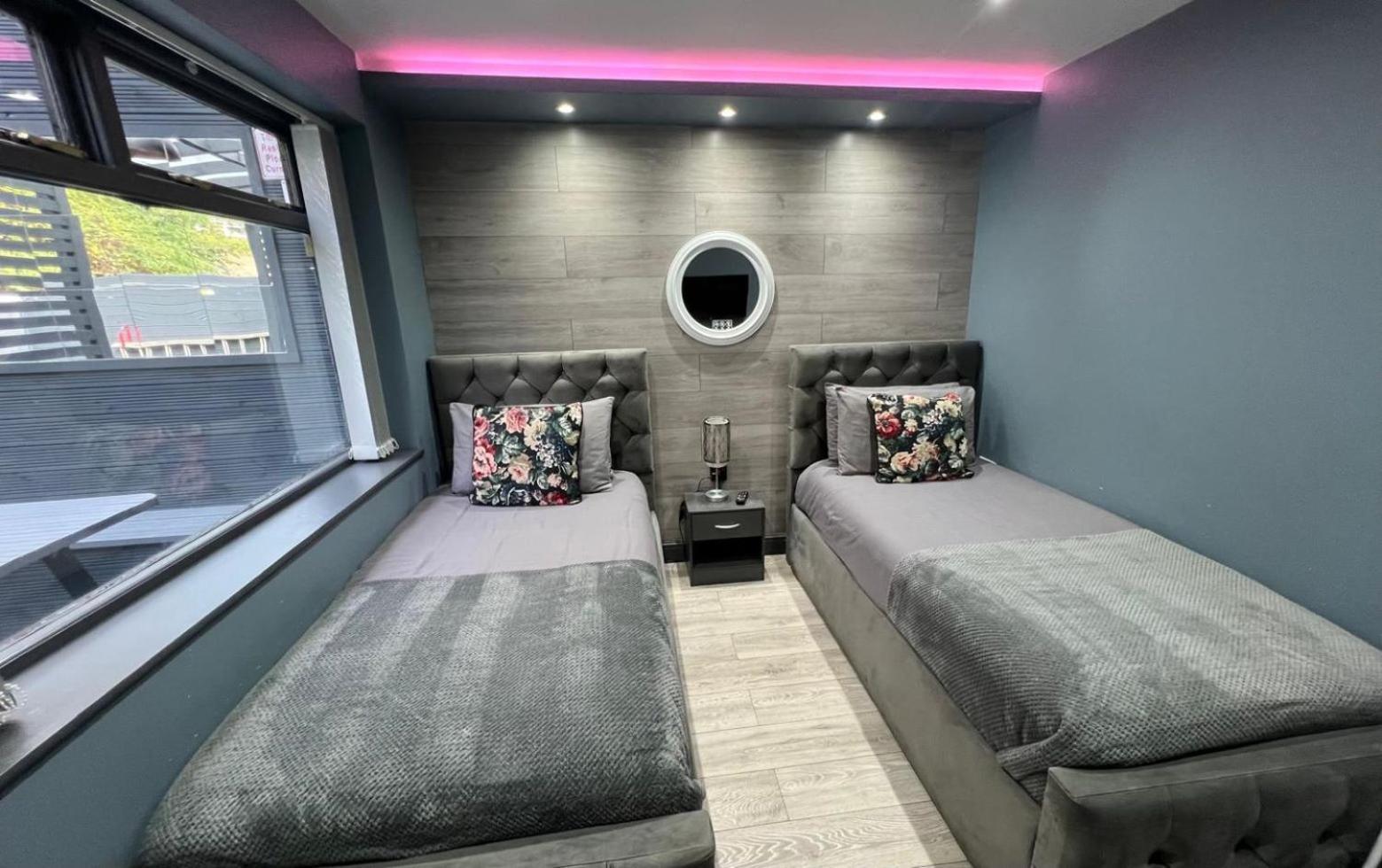 Modern Suites -5 Bedroom House- With Free Parking Birmingham City エクステリア 写真