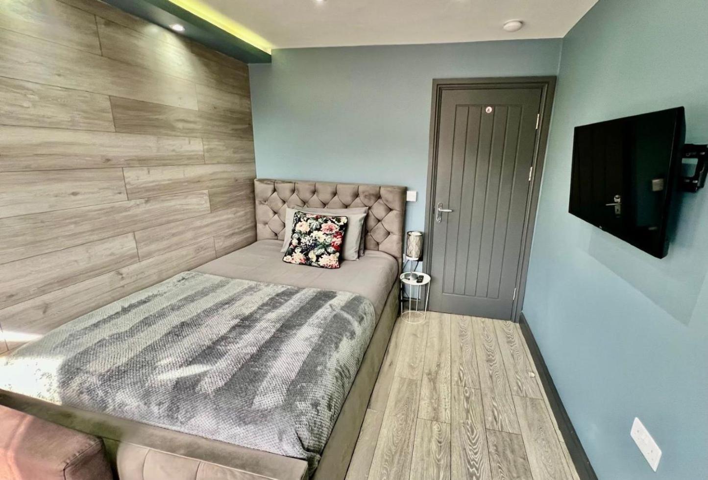 Modern Suites -5 Bedroom House- With Free Parking Birmingham City エクステリア 写真