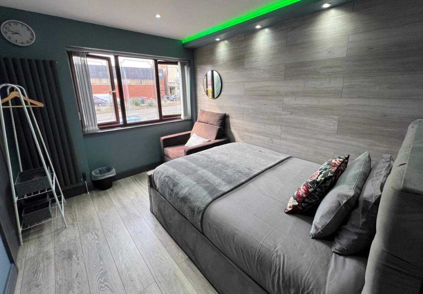 Modern Suites -5 Bedroom House- With Free Parking Birmingham City エクステリア 写真