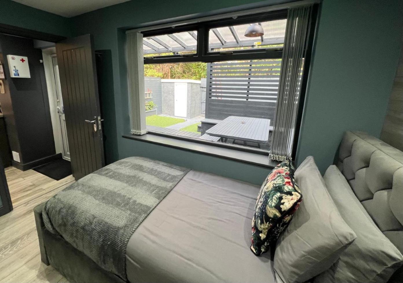 Modern Suites -5 Bedroom House- With Free Parking Birmingham City エクステリア 写真