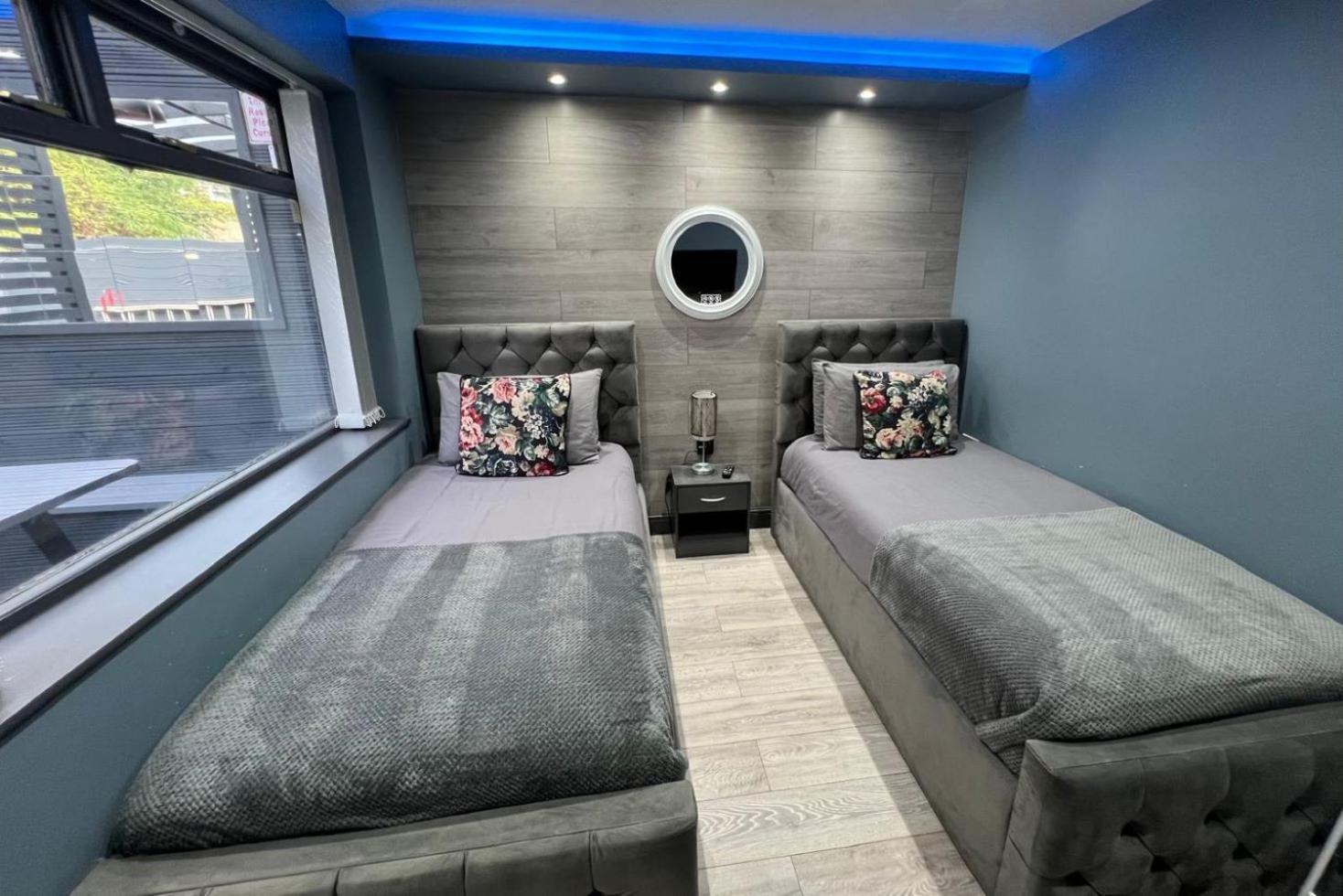 Modern Suites -5 Bedroom House- With Free Parking Birmingham City エクステリア 写真