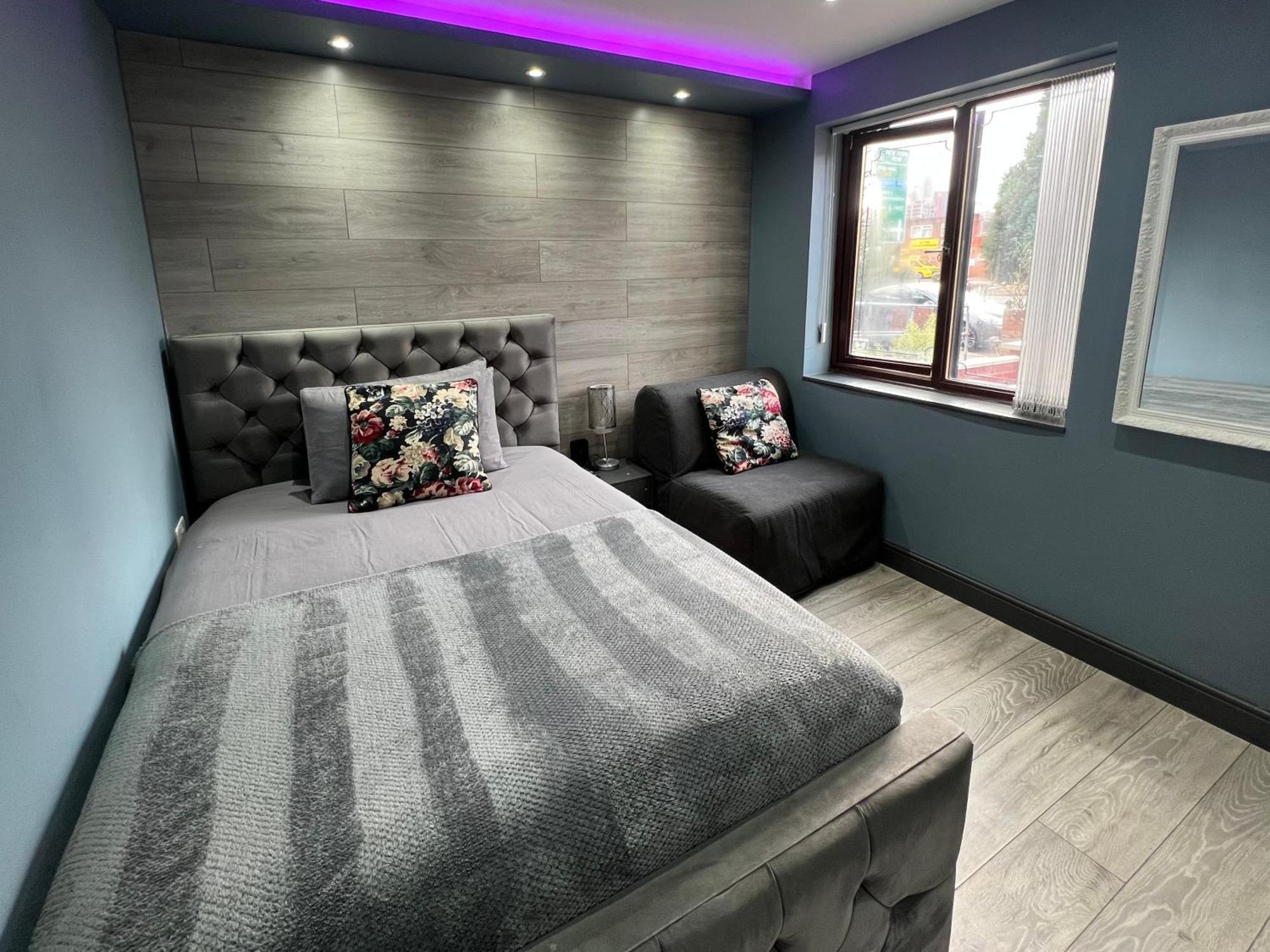 Modern Suites -5 Bedroom House- With Free Parking Birmingham City エクステリア 写真