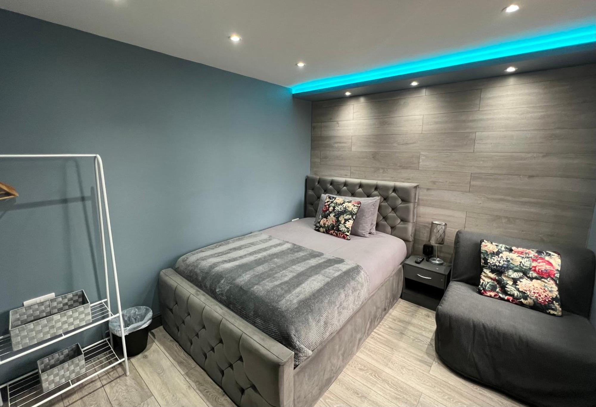 Modern Suites -5 Bedroom House- With Free Parking Birmingham City エクステリア 写真
