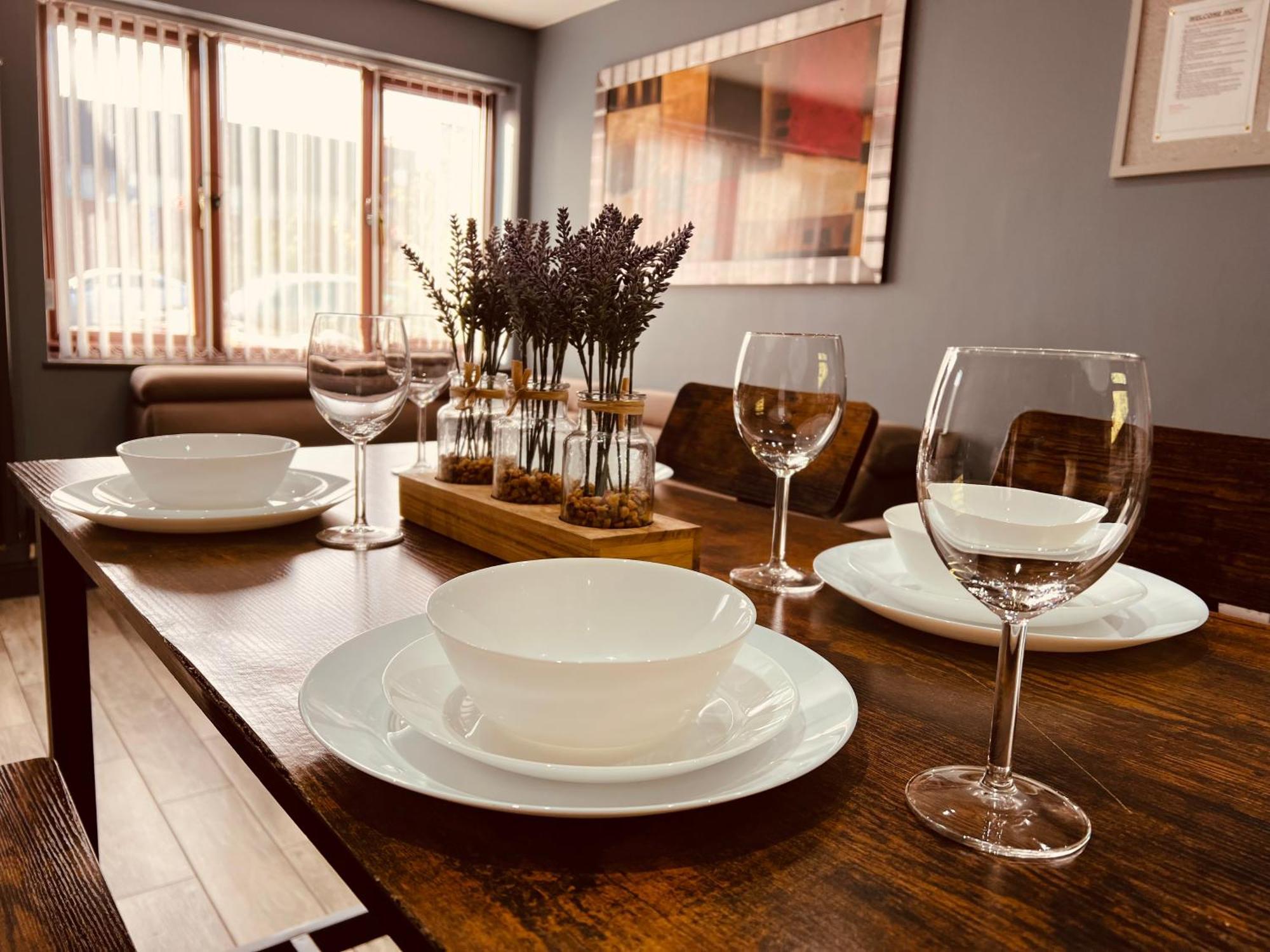 Modern Suites -5 Bedroom House- With Free Parking Birmingham City エクステリア 写真
