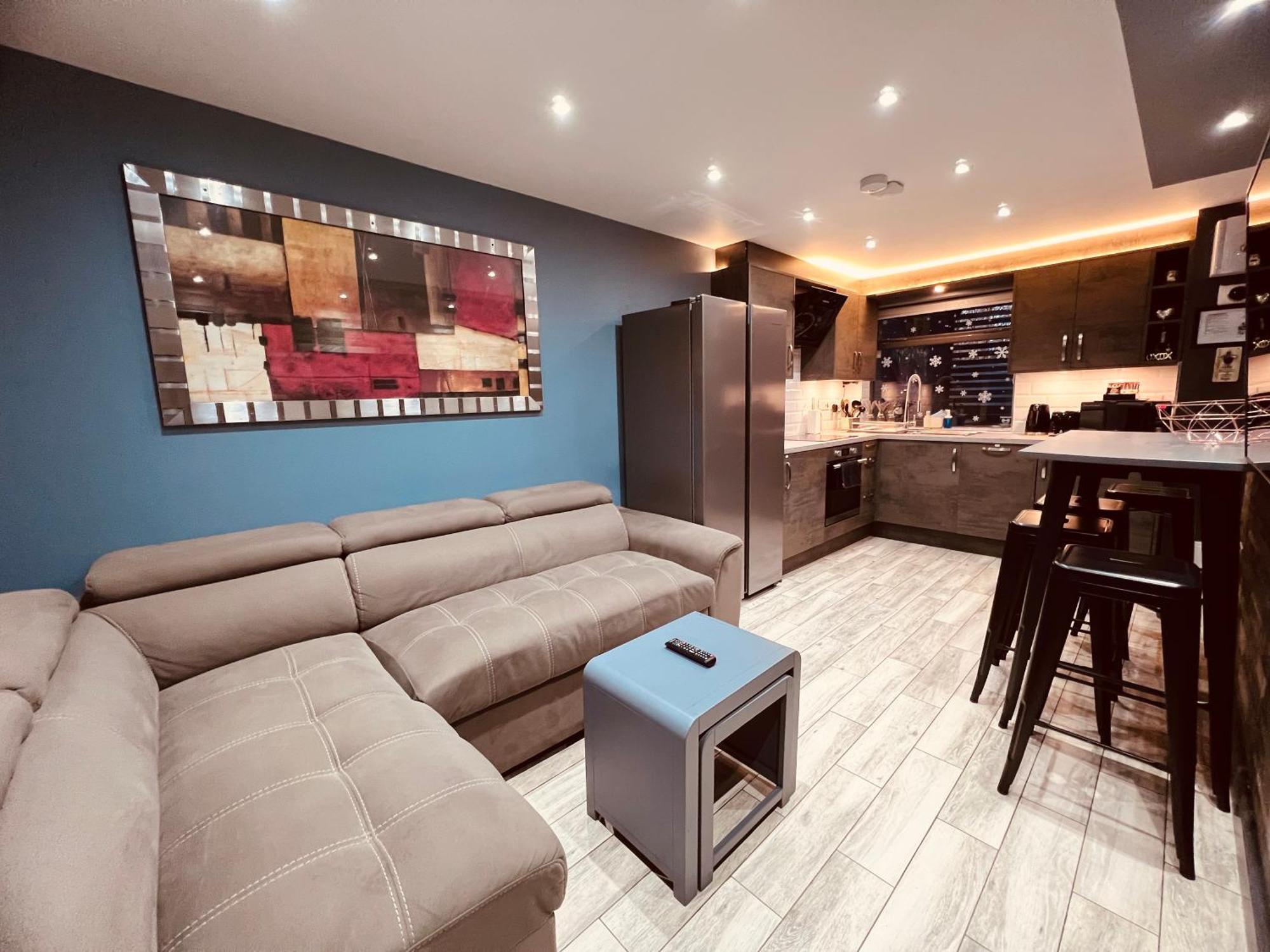 Modern Suites -5 Bedroom House- With Free Parking Birmingham City エクステリア 写真