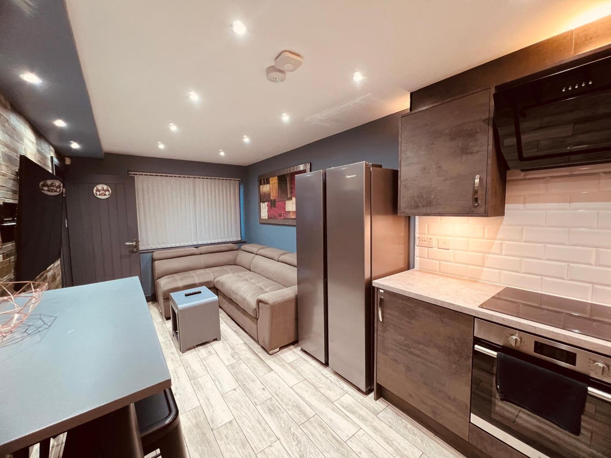 Modern Suites -5 Bedroom House- With Free Parking Birmingham City エクステリア 写真